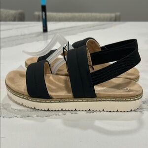 NWT Cat & Jack Black and Tan Comfort Sandals